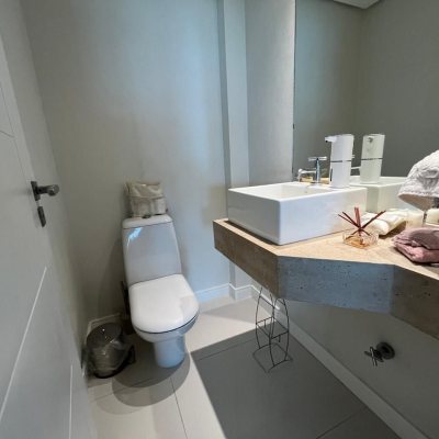 Apartamentos com 280m², 4 quartos (sendo 4 suítes), 4 garagens, no bairro Canasvieiras em Florianópolis