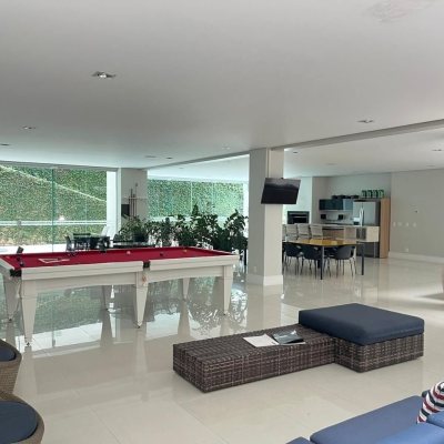 Apartamentos com 280m², 4 quartos (sendo 4 suítes), 4 garagens, no bairro Canasvieiras em Florianópolis