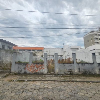 Terreno Comercial/Residencial com 396m², no bairro Trindade em Florianópolis