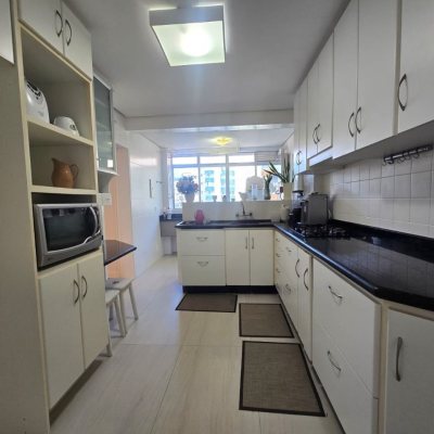 Apartamentos com 125m², 3 quartos (sendo 1 suíte), 1 garagem, no bairro Centro em Florianópolis