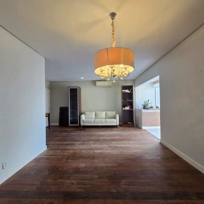 Apartamentos com 125m², 3 quartos (sendo 1 suíte), 1 garagem, no bairro Centro em Florianópolis