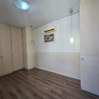 Apartamentos com 125m², 3 quartos (sendo 1 suíte), 1 garagem, no bairro Centro em Florianópolis
