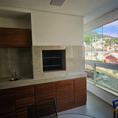 Apartamentos com 129m², 3 quartos (sendo 2 suítes), 2 garagens, no bairro Agronômica em Florianópolis