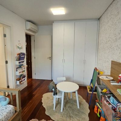 Apartamentos com 129m², 3 quartos (sendo 2 suítes), 2 garagens, no bairro Agronômica em Florianópolis
