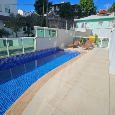 Apartamentos com 129m², 3 quartos (sendo 2 suítes), 2 garagens, no bairro Agronômica em Florianópolis