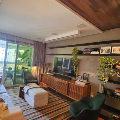 Apartamentos com 129m², 3 quartos (sendo 2 suítes), 2 garagens, no bairro Agronômica em Florianópolis