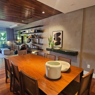 Apartamentos com 129m², 3 quartos (sendo 2 suítes), 2 garagens, no bairro Agronômica em Florianópolis