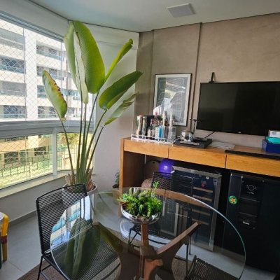 Apartamentos com 129m², 3 quartos (sendo 2 suítes), 2 garagens, no bairro Agronômica em Florianópolis