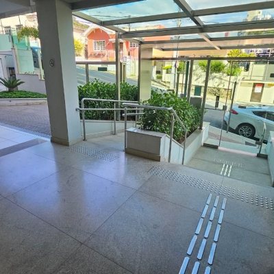 Apartamentos com 129m², 3 quartos (sendo 2 suítes), 2 garagens, no bairro Agronômica em Florianópolis