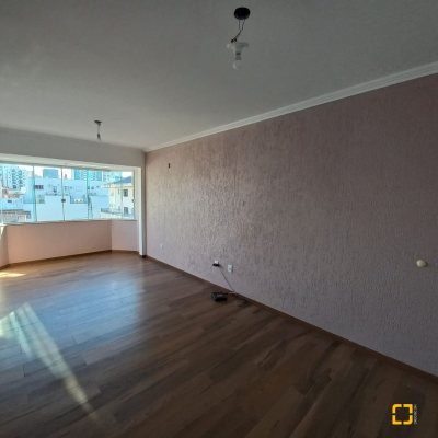 Apartamentos com 74m², 3 quartos, 1 garagem, no bairro Campinas em São José
