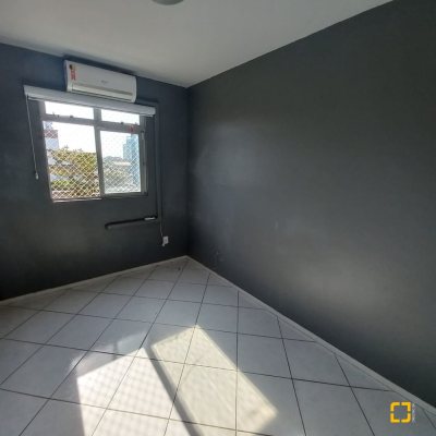 Apartamentos com 68m², 3 quartos, 1 garagem, no bairro Barreiros em São José