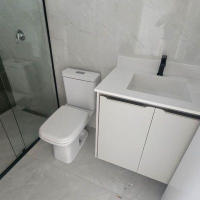 Casa Residencial com 175m², 3 quartos (sendo 3 suítes), 2 garagens, no bairro Carianos em Florianópolis