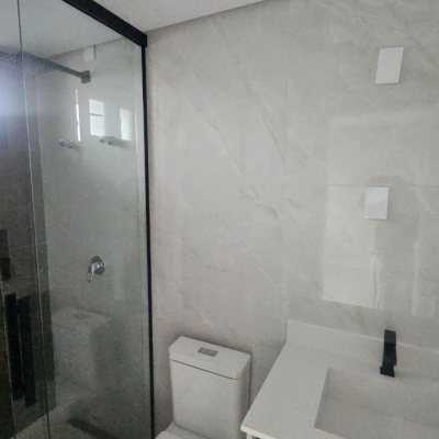 Casa Residencial com 175m², 3 quartos (sendo 3 suítes), 2 garagens, no bairro Carianos em Florianópolis