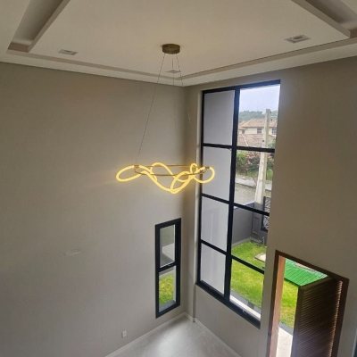 Casa Residencial com 175m², 3 quartos (sendo 3 suítes), 2 garagens, no bairro Carianos em Florianópolis