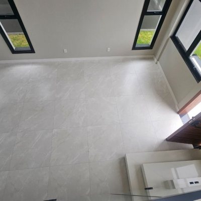 Casa Residencial com 175m², 3 quartos (sendo 3 suítes), 2 garagens, no bairro Carianos em Florianópolis