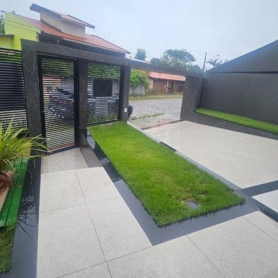 Casa Residencial com 195m², 3 quartos (sendo 3 suítes), 2 garagens, no bairro Carianos em Florianópolis