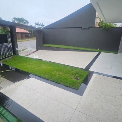 Casa Residencial com 195m², 3 quartos (sendo 3 suítes), 2 garagens, no bairro Carianos em Florianópolis