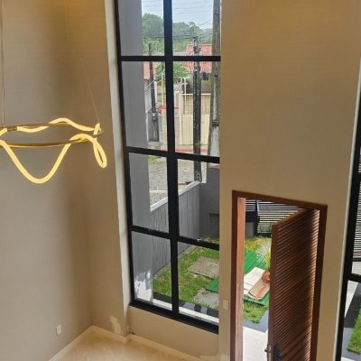 Casa Residencial com 195m², 3 quartos (sendo 3 suítes), 2 garagens, no bairro Carianos em Florianópolis