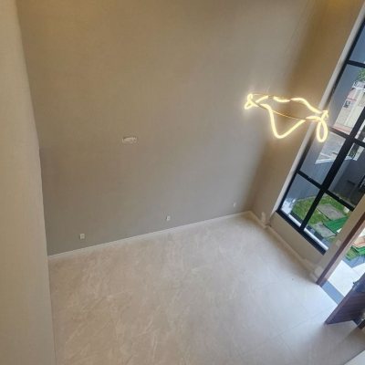 Casa Residencial com 195m², 3 quartos (sendo 3 suítes), 2 garagens, no bairro Carianos em Florianópolis