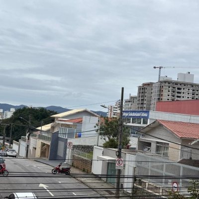 Apartamentos com 65m², 2 quartos (sendo 1 suíte), 1 garagem, no bairro Capoeiras em Florianópolis