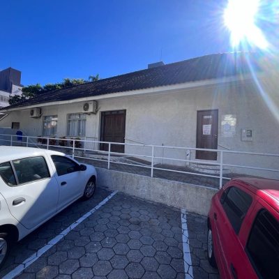 Apartamentos com 56m², 3 quartos, 1 garagem, no bairro Coqueiros em Florianópolis