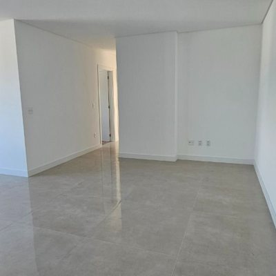 Apartamentos com 113m², 3 quartos (sendo 3 suítes), 2 garagens, no bairro Kobrasol em São José