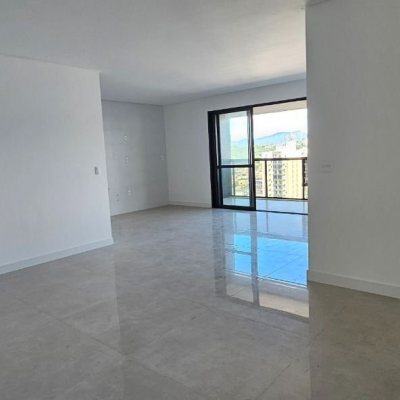 Apartamentos com 113m², 3 quartos (sendo 3 suítes), 2 garagens, no bairro Kobrasol em São José