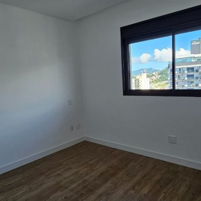 Apartamentos com 113m², 3 quartos (sendo 3 suítes), 2 garagens, no bairro Kobrasol em São José