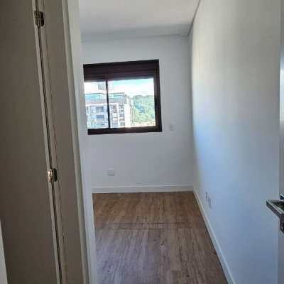 Apartamentos com 113m², 3 quartos (sendo 3 suítes), 2 garagens, no bairro Kobrasol em São José