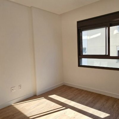 Apartamentos com 113m², 3 quartos (sendo 3 suítes), 2 garagens, no bairro Kobrasol em São José
