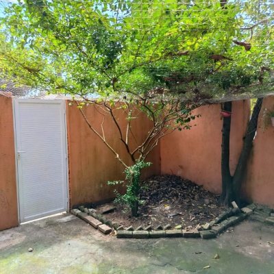 Sobrado Residencial com 74m², 2 quartos (sendo 1 suíte), 3 garagens, no bairro Ingleses em Florianópolis