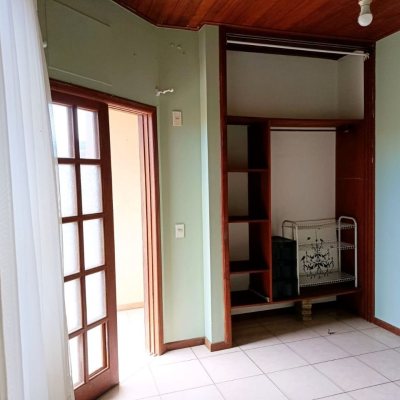 Sobrado Residencial com 74m², 2 quartos (sendo 1 suíte), 3 garagens, no bairro Ingleses em Florianópolis
