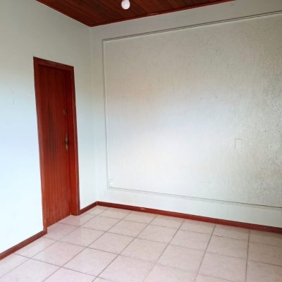 Sobrado Residencial com 74m², 2 quartos (sendo 1 suíte), 3 garagens, no bairro Ingleses em Florianópolis
