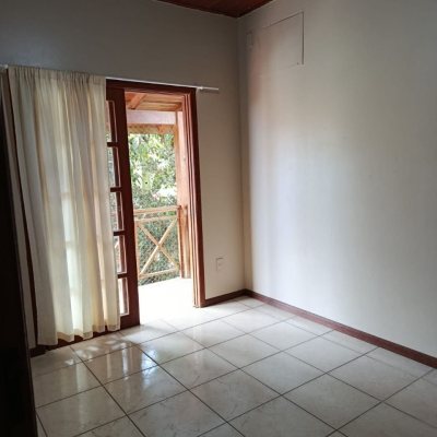 Sobrado Residencial com 74m², 2 quartos (sendo 1 suíte), 3 garagens, no bairro Ingleses em Florianópolis