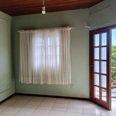 Sobrado Residencial com 74m², 2 quartos (sendo 1 suíte), 3 garagens, no bairro Ingleses em Florianópolis