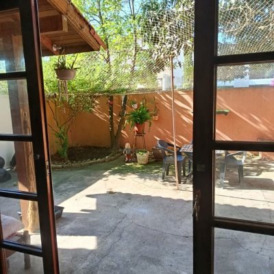 Sobrado Residencial com 74m², 2 quartos (sendo 1 suíte), 3 garagens, no bairro Ingleses em Florianópolis