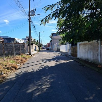 Sobrado Residencial com 74m², 2 quartos (sendo 1 suíte), 3 garagens, no bairro Ingleses em Florianópolis