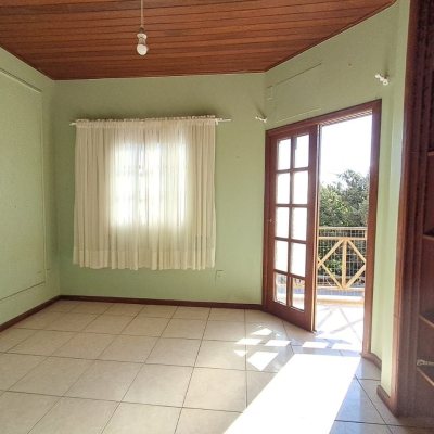 Sobrado Residencial com 74m², 2 quartos (sendo 1 suíte), 3 garagens, no bairro Ingleses em Florianópolis