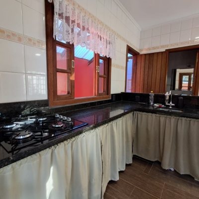 Sobrado Residencial com 74m², 2 quartos (sendo 1 suíte), 3 garagens, no bairro Ingleses em Florianópolis
