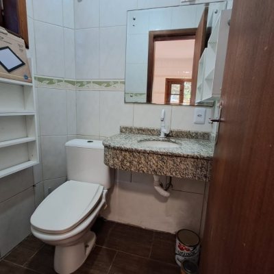 Sobrado Residencial com 74m², 2 quartos (sendo 1 suíte), 3 garagens, no bairro Ingleses em Florianópolis