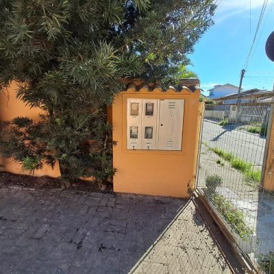 Sobrado Residencial com 74m², 2 quartos (sendo 1 suíte), 3 garagens, no bairro Ingleses em Florianópolis