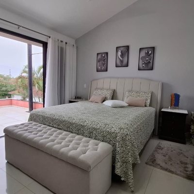 Casa Residencial com 200m², 3 quartos (sendo 1 suíte), 2 garagens, no bairro Pedra Branca em Palhoça