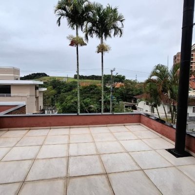 Casa Residencial com 200m², 3 quartos (sendo 1 suíte), 2 garagens, no bairro Pedra Branca em Palhoça