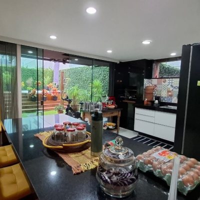 Casa Residencial com 200m², 3 quartos (sendo 1 suíte), 2 garagens, no bairro Pedra Branca em Palhoça