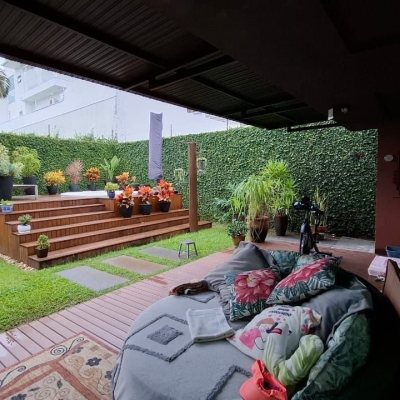 Casa Residencial com 200m², 3 quartos (sendo 1 suíte), 2 garagens, no bairro Pedra Branca em Palhoça