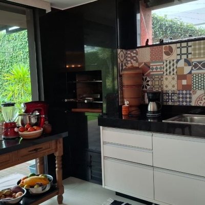 Casa Residencial com 200m², 3 quartos (sendo 1 suíte), 2 garagens, no bairro Pedra Branca em Palhoça