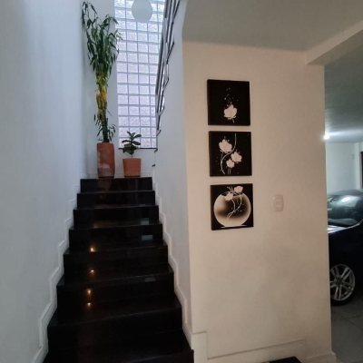 Casa Residencial com 200m², 3 quartos (sendo 1 suíte), 2 garagens, no bairro Pedra Branca em Palhoça