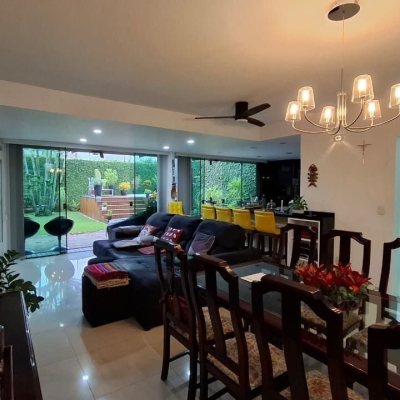 Casa Residencial com 200m², 3 quartos (sendo 1 suíte), 2 garagens, no bairro Pedra Branca em Palhoça