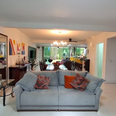 Casa Residencial com 200m², 3 quartos (sendo 1 suíte), 2 garagens, no bairro Pedra Branca em Palhoça
