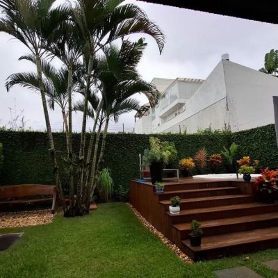 Casa Residencial com 200m², 3 quartos (sendo 1 suíte), 2 garagens, no bairro Pedra Branca em Palhoça